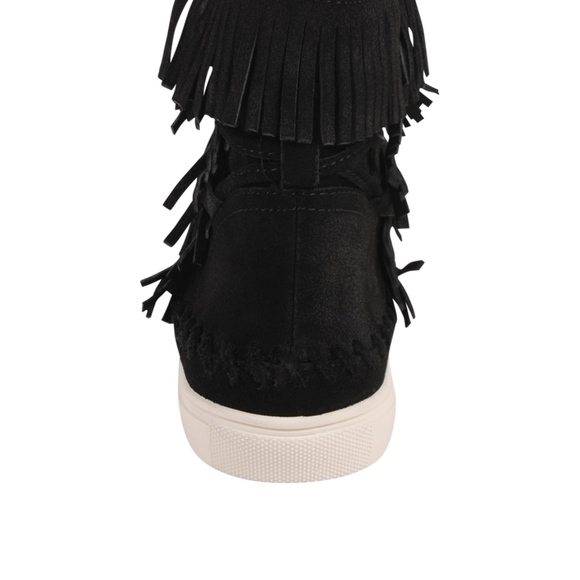 FINAL MARKDOWN! NWOB 🌟Vince Camuto Fringe Sneaker - Picture 3 of 6